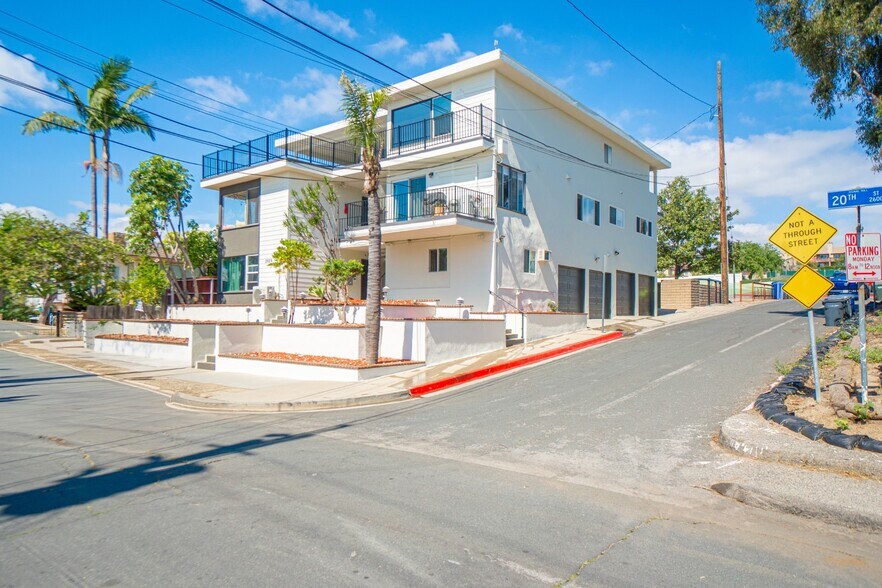 2699 E 20th St, Signal Hill, CA à vendre - Photo de l’immeuble – Image 2 sur 29