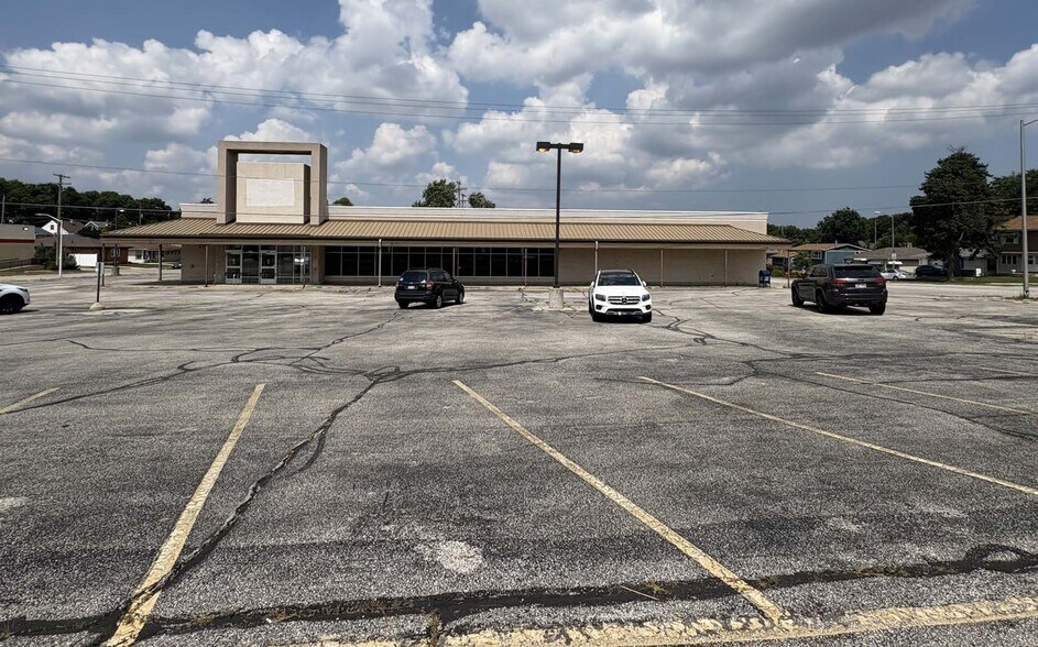 9220 W Greenfield Ave, Milwaukee, WI à louer - Photo de l’immeuble – Image 1 sur 5