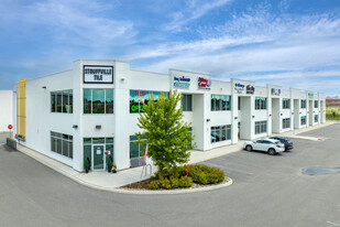 200 Mostar St, Whitchurch-Stouffville ON - immobilier d'entreprise