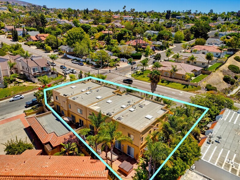 7565 Romeria St, Carlsbad, CA à vendre - Photo de l’immeuble – Image 3 sur 13