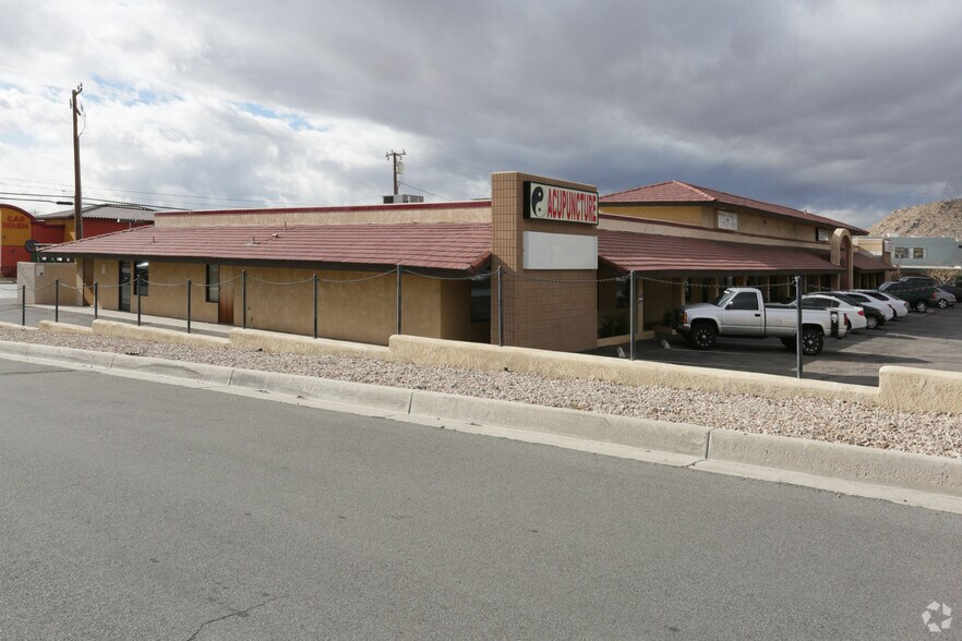 18031 US Highway 18, Apple Valley, CA à louer - Photo principale – Image 1 sur 3