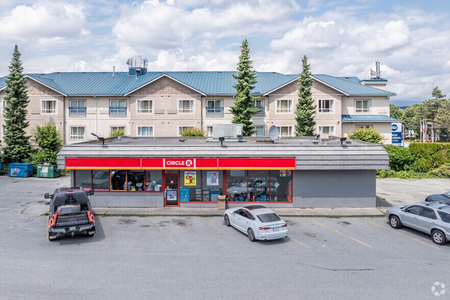 8007 King George Blvd, Surrey, BC à louer - Photo de l’immeuble – Image 2 sur 2
