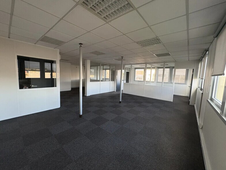 Bureau dans Gradignan à louer - Photo de l’immeuble – Image 3 sur 5