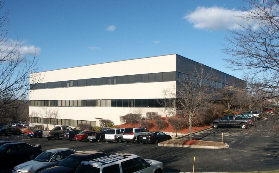 321 Research Pky, Meriden, CT à louer - Photo de l’immeuble – Image 2 sur 2
