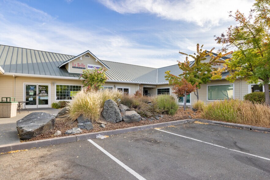 1252 Airport Park Blvd, Ukiah, CA à louer - Photo de l’immeuble – Image 3 sur 11