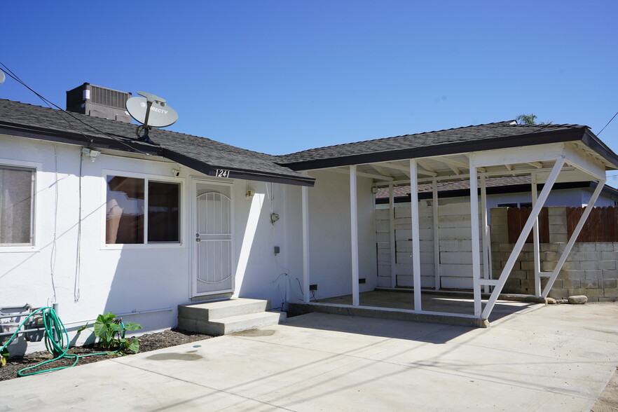 1235 Clavel Ave, Ventura, CA à vendre - Photo de l’immeuble – Image 3 sur 26