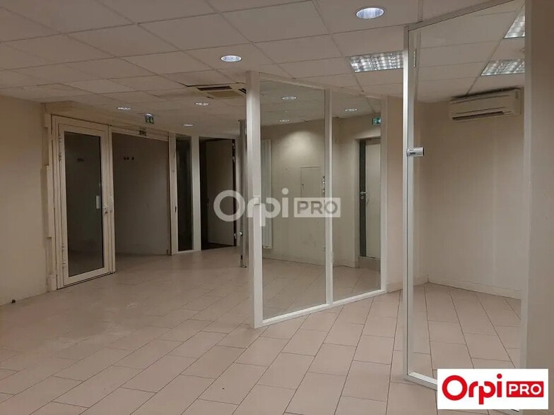 Local commercial dans Bourg-lès-Valence à louer - Photo de l’immeuble – Image 3 sur 7