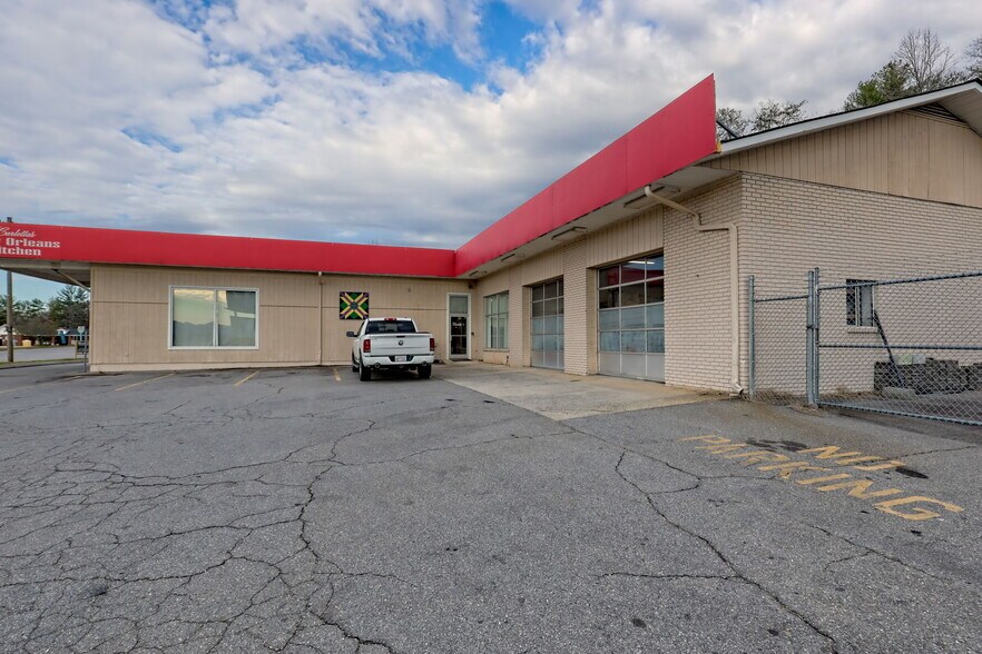 146 US-64, Hayesville, NC à vendre - Photo de l’immeuble – Image 3 sur 49