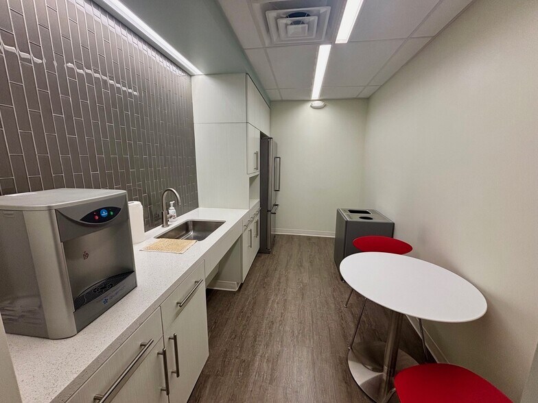 841 E Hunting Park Ave, Philadelphia, PA à louer - Photo de l’immeuble – Image 2 sur 15