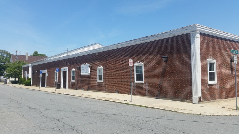 52 Brigham St, New Bedford, MA à vendre - Photo principale – Image 1 sur 41