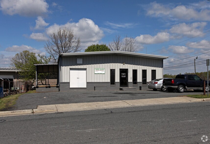 4239 Joe St, Charlotte, NC à louer - Photo de l’immeuble – Image 2 sur 3