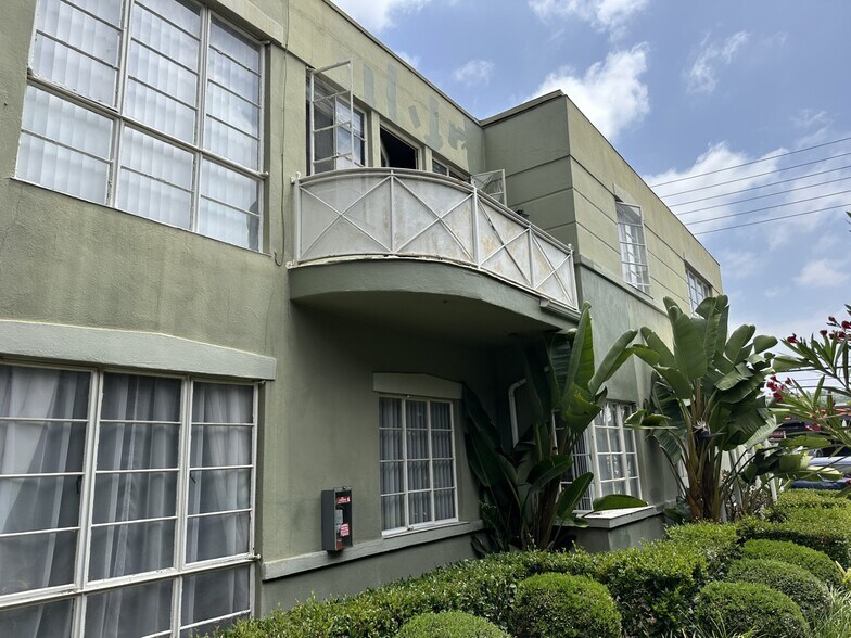 1623-1627 Hillhurst Ave, Los Angeles, CA à vendre - Photo de l’immeuble – Image 3 sur 12