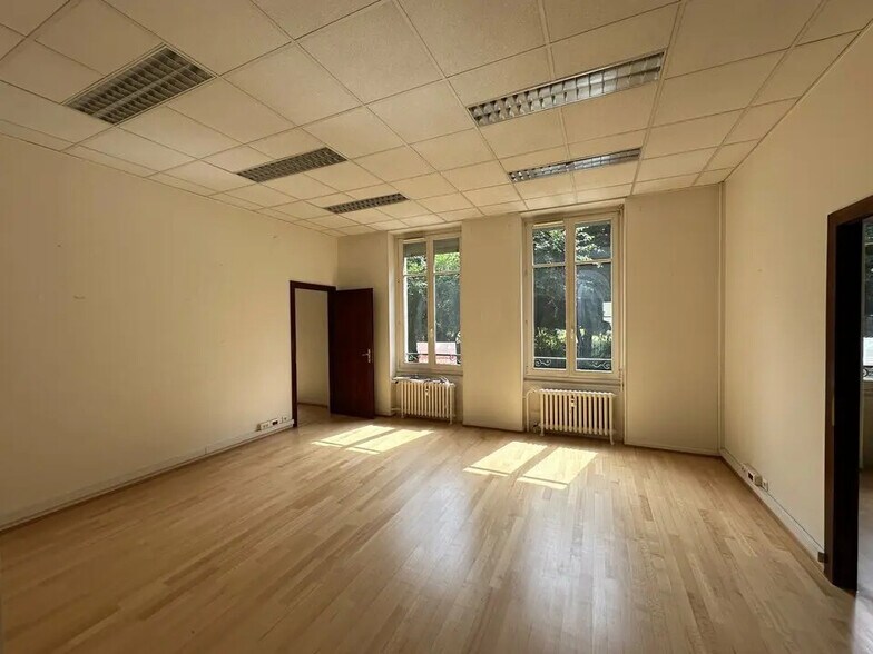 Bureau dans Strasbourg à louer - Photo de l’immeuble – Image 2 sur 7