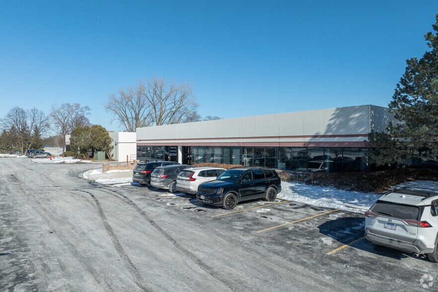 5400 Patton Dr, Lisle, IL à vendre - Photo de l’immeuble – Image 3 sur 5