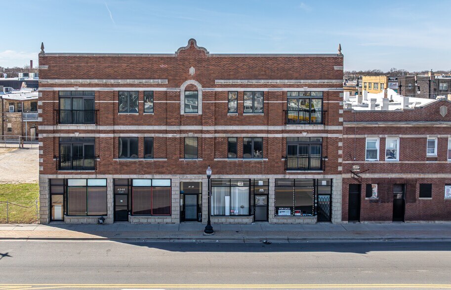 4346 N Pulaski Rd, Chicago, IL à louer - Photo de l’immeuble – Image 2 sur 13