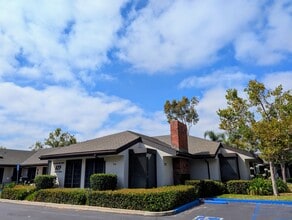 3151 Airway Ave, Costa Mesa, CA à louer Photo de l’immeuble– Image 1 sur 19
