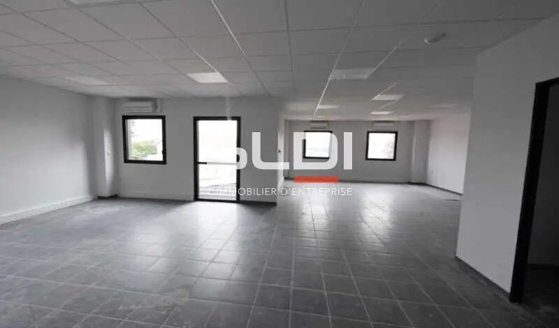 Local d'activités dans Villefranche-sur-Saône à vendre - Photo de l’immeuble – Image 2 sur 3