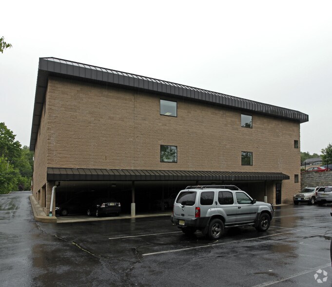 886 Belmont Ave, North Haledon, NJ à vendre - Photo de l’immeuble – Image 2 sur 10