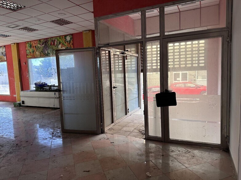 Local commercial dans Algeciras, Cádiz à vendre - Photo de l’immeuble – Image 1 sur 12
