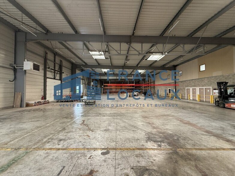Industriel/Logistique dans Stains à louer - Photo de l’immeuble – Image 2 sur 12