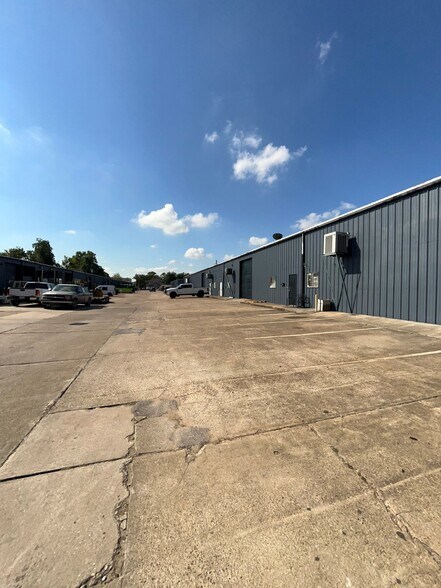 9863 Tanner Rd, Houston, TX à louer - Photo de l’immeuble – Image 3 sur 14