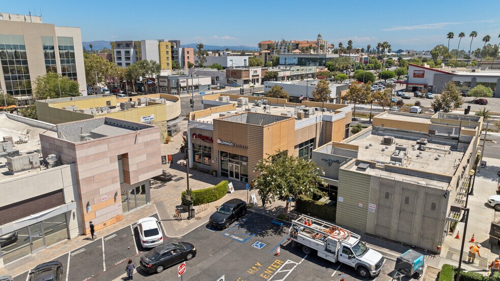 8266 Firestone Blvd, Downey, CA à louer - Photo de l’immeuble – Image 1 sur 19