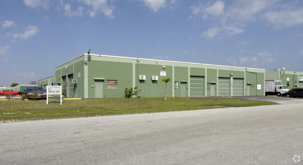 18900-18950 NE 5th Ave, Miami, FL à louer - Photo principale – Image 2 sur 4