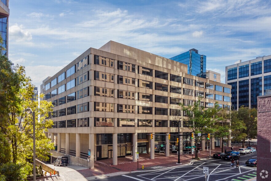 1550 Wilson Blvd, Arlington, VA à louer - Photo de l’immeuble – Image 2 sur 7