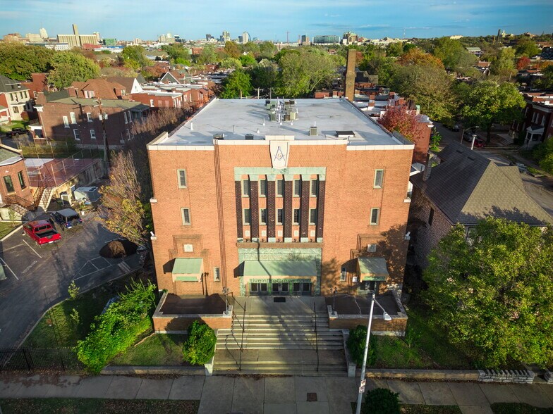 1052 S Kingshighway Blvd, Saint Louis, MO à vendre - Photo de l’immeuble – Image 1 sur 56