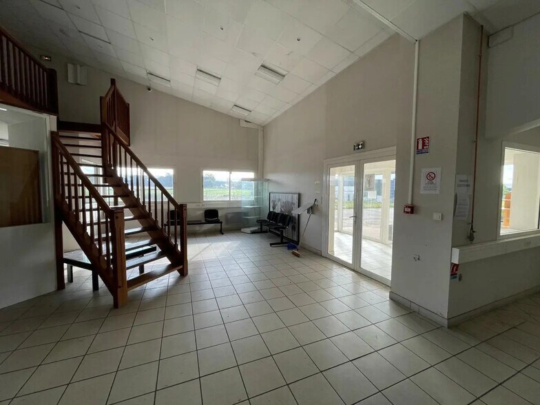 Local d'activités dans Isneauville à vendre - Photo de l’immeuble – Image 2 sur 22