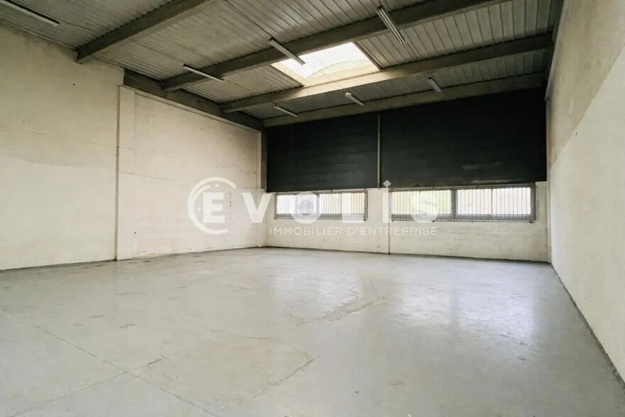 Local d’activités dans Champs-sur-Marne à louer - Photo intérieure – Image 2 sur 7