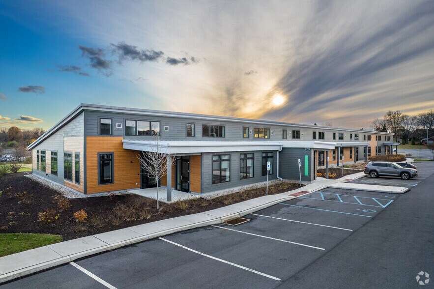 4250 Independence Dr, Schnecksville, PA à louer - Photo principale – Image 1 sur 5