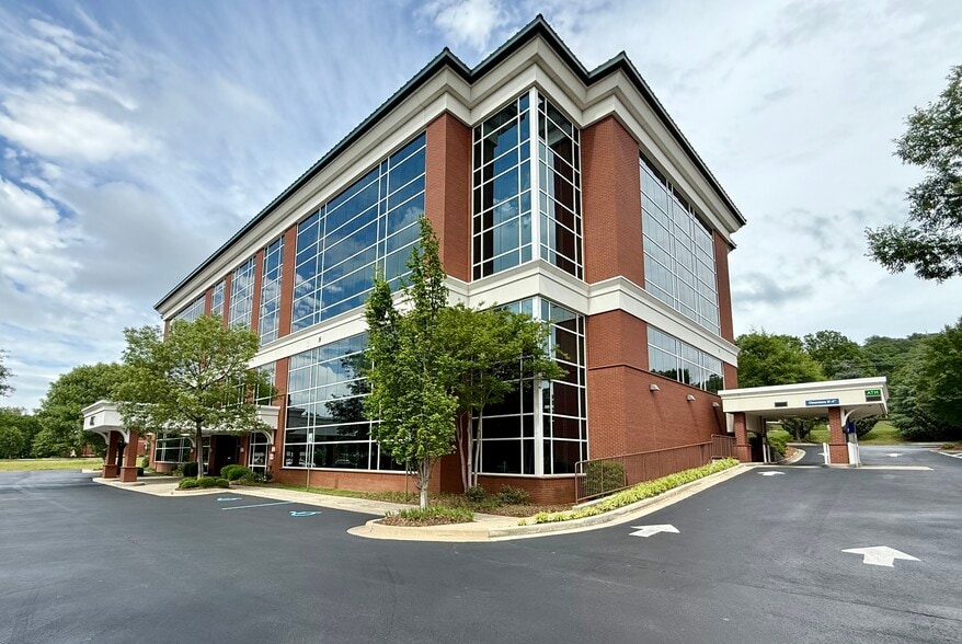 4700 Whitesburg Dr, Huntsville, AL à vendre - Photo de l’immeuble – Image 3 sur 6