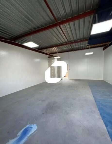 Local d’activités dans Roissy-en-Brie à louer - Photo de l’immeuble – Image 2 sur 4