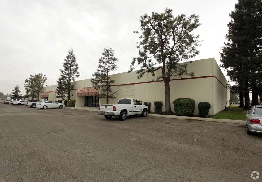1834-1836 Norris Rd, Bakersfield, CA à louer - Photo principale – Image 2 sur 2