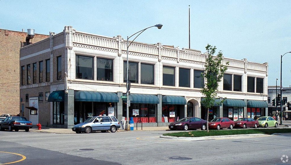 760 N Ogden Ave, Chicago, IL à louer - Photo de l’immeuble – Image 2 sur 21