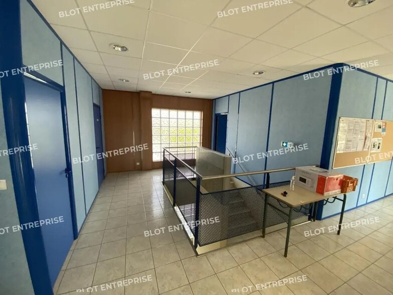 Local d'activités dans Loudéac à vendre - Photo de l’immeuble – Image 3 sur 13
