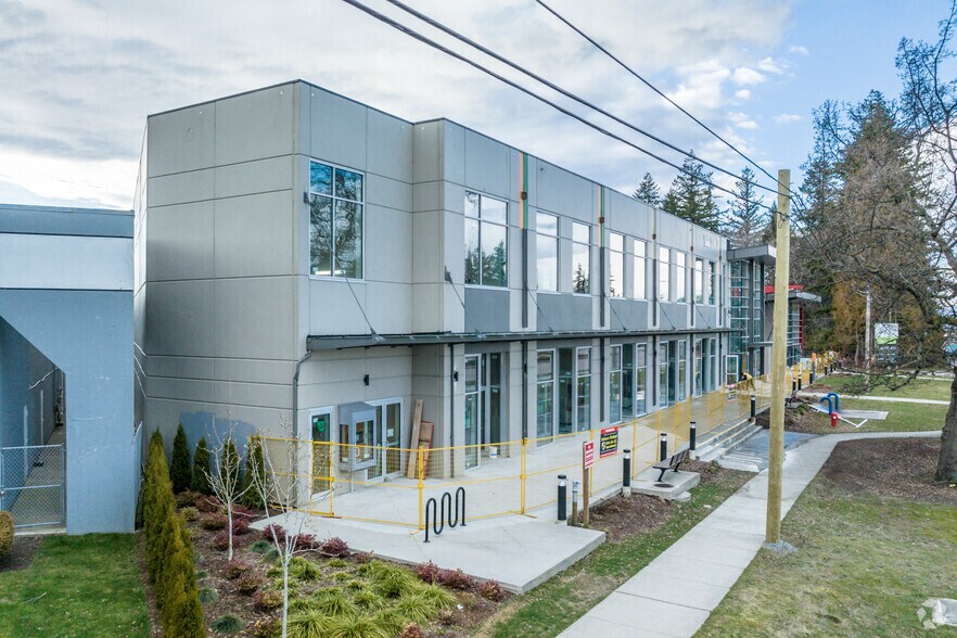 Elgin Business Park portefeuille de 4 biens à vendre sur LoopNet.fr - Photo principale – Image 1 sur 2