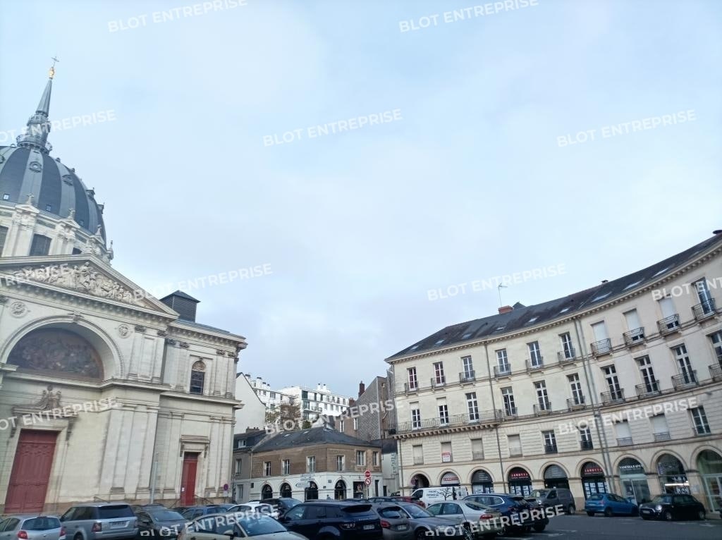 5 Place Du Sanitat, Nantes à vendre Photo de l’immeuble– Image 1 sur 7