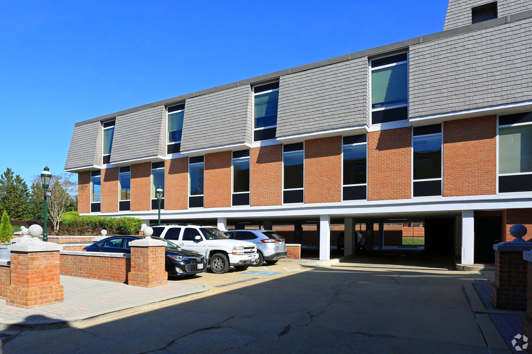 4611-4701 Sangamore Rd, Bethesda, MD à louer Photo de l’immeuble– Image 1 sur 23