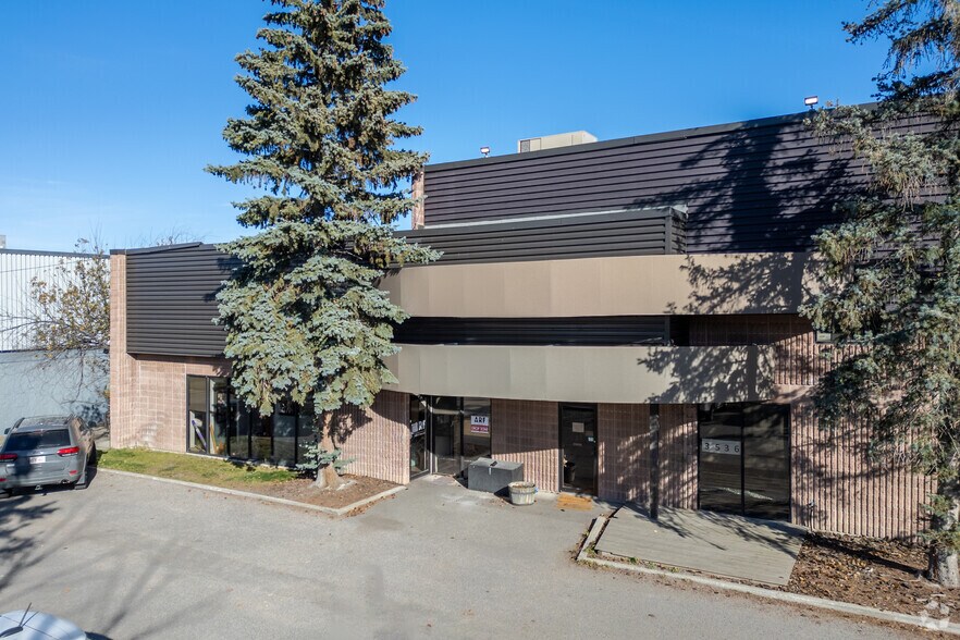 3536 27th St NE, Calgary, AB à louer - Photo principale – Image 1 sur 8