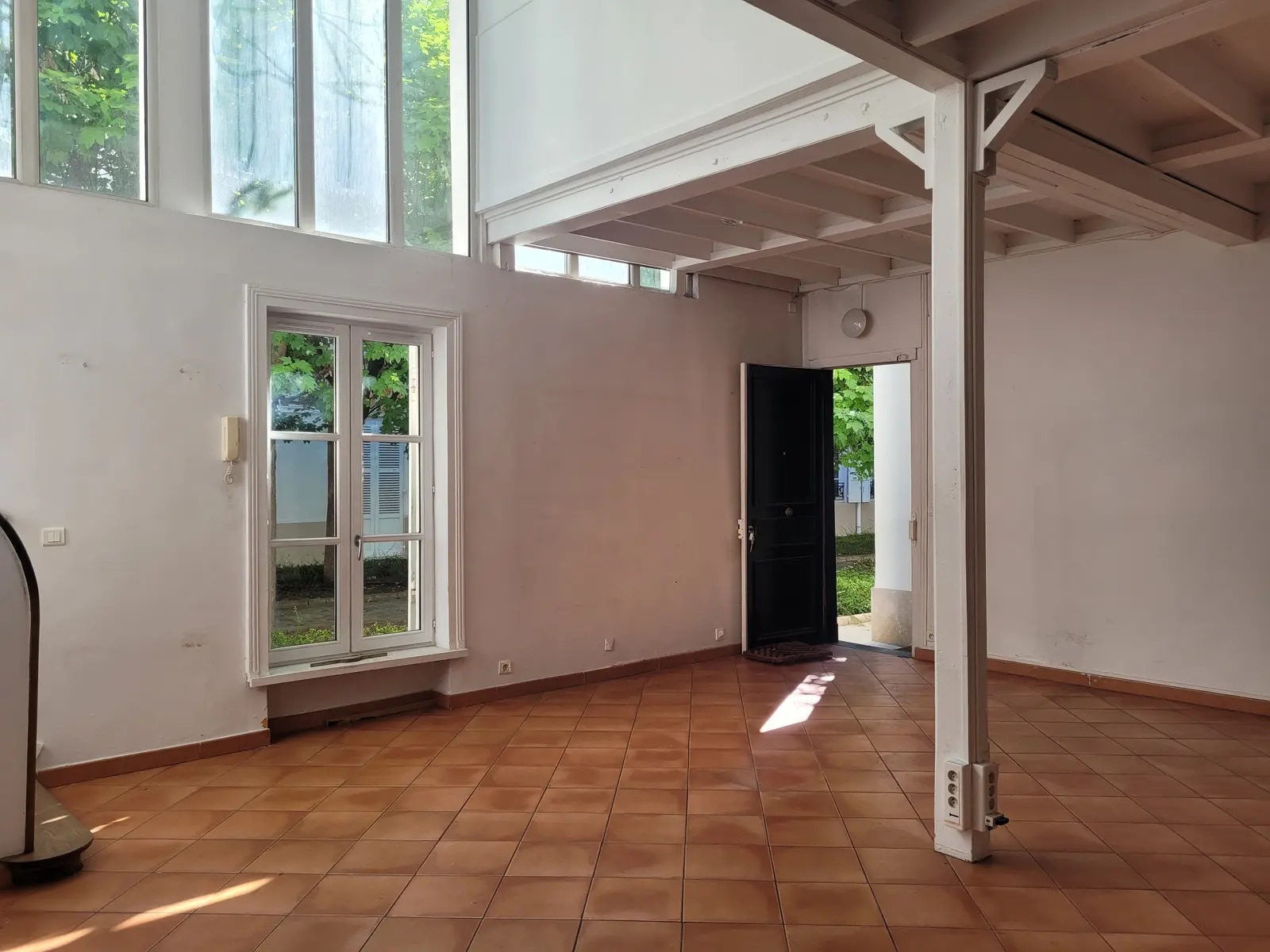 11 Rue Chateaubriand, Paris à vendre Photo de l’immeuble– Image 1 sur 12