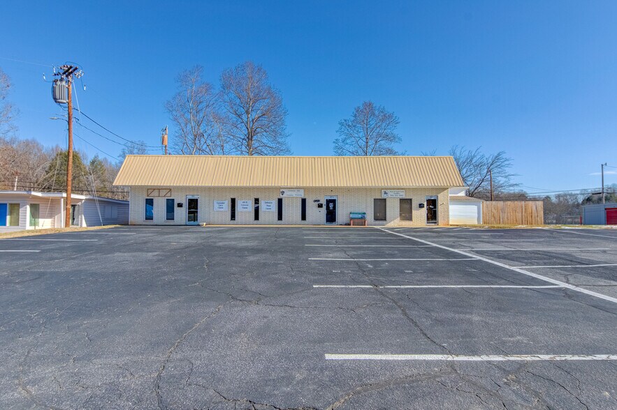 107 Main St, Hudson, NC à vendre - Photo de l’immeuble – Image 3 sur 31