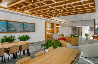 3130 Wilshire Blvd, Santa Monica, CA à louer Photo de l’immeuble– Image 2 sur 4