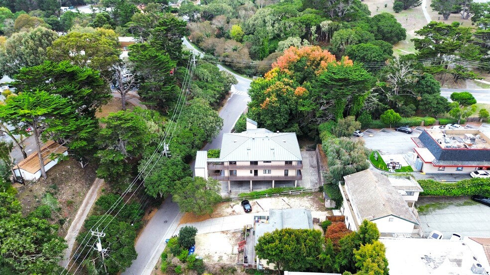 910 Major Sherman Ln, Monterey, CA à vendre - Photo de l’immeuble – Image 2 sur 7