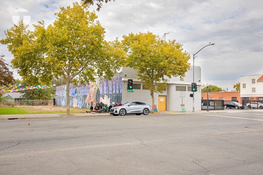 1721 Del Paso Blvd, Sacramento, CA à vendre - Photo de l’immeuble – Image 2 sur 11