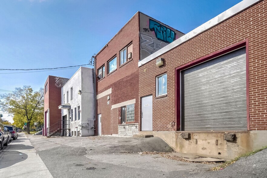 2425 Rue Holt, Montréal, QC à vendre - Photo de l’immeuble – Image 2 sur 26