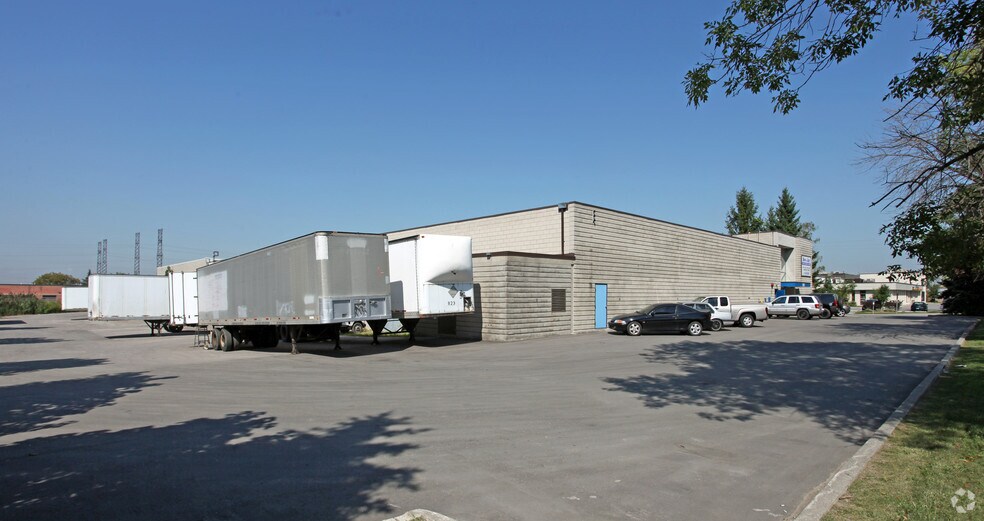 910 Brock Rd, Pickering, ON à louer - Photo de l’immeuble – Image 2 sur 2
