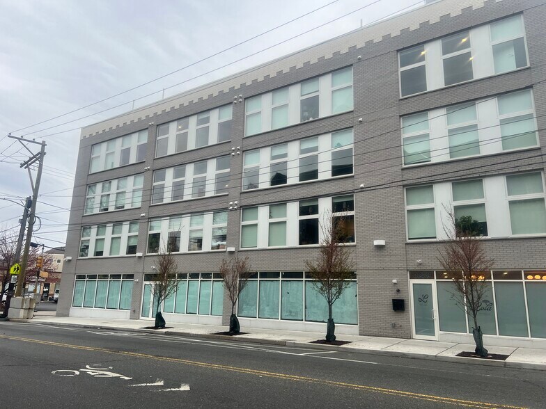 5959 Ridge Ave, Philadelphia, PA à louer - Photo de l’immeuble – Image 2 sur 11