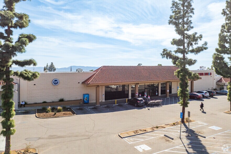 3633 E Highland Ave, Highland, CA à vendre - Photo de l’immeuble – Image 2 sur 5